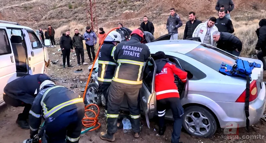 Aksaray’da facia gibi kaza! Minibüs ile otomobil kafa kafaya çarpıştı: 6 yaralı 6
