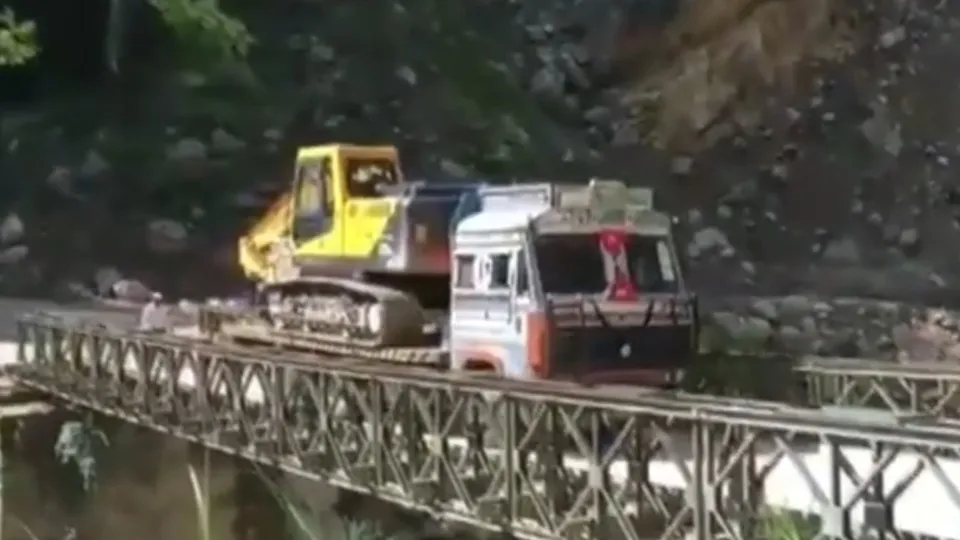 Son dakika: Köprü daha fazla dayanamadı facia böyle geldi! Dehşet anları kamerada |Video