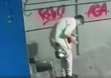 Sahipli kediyi kaçırdıktan sonra öldürdü! Dehşet anları kamerada