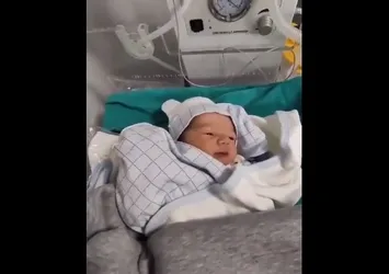 Yılın ilk bebeği Muhammed Talha! Hatay Defne Hastanesi'nde dünyaya 'merhaba' dedi
