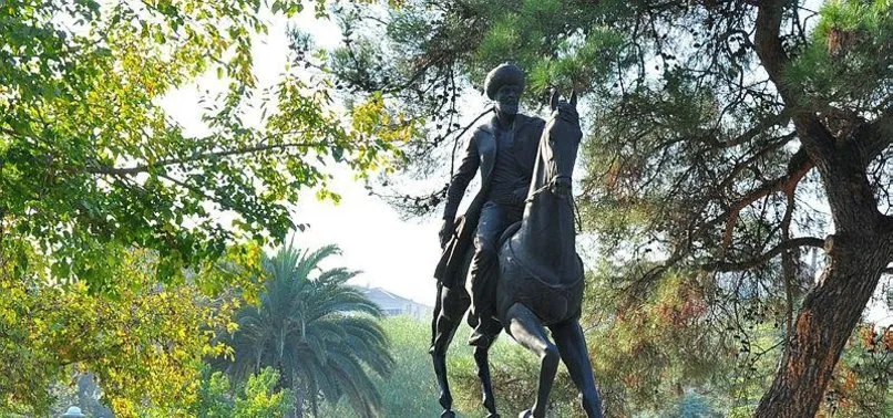 Manisa'da Fatih Sultan Mehmet heykeline büyük saygısızlık