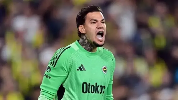 caykur-rizespor-macindaki-hareketi-tepki-toplamisti-ederson-pfdkya-sevk-edildi-1764086876878.jpeg Çaykur Rizespor maçındaki hareketi tepki toplamıştı: Ederson PFDK’ya sevk edildi - 1