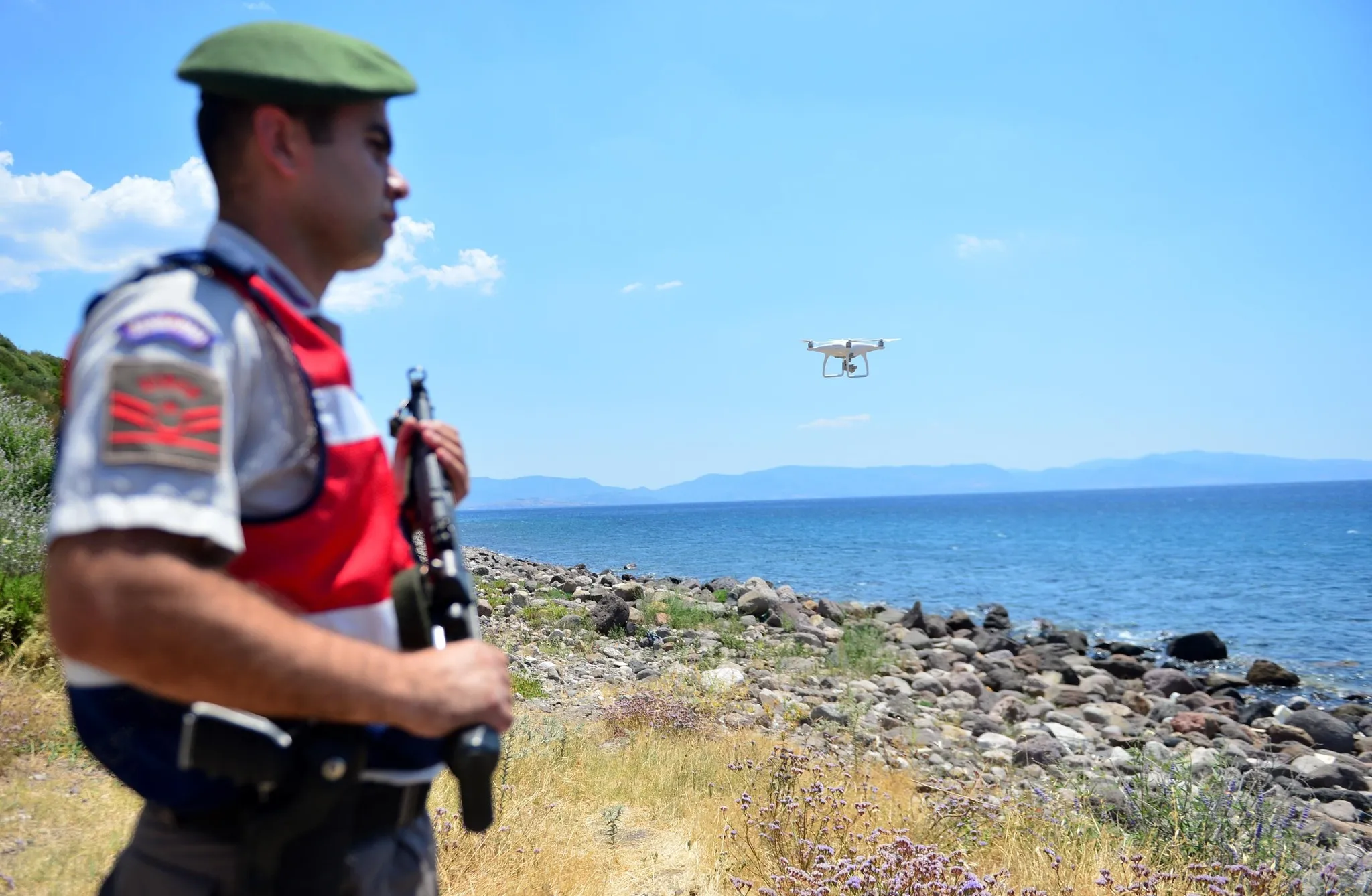 Drone'lar kaçakların peşinde