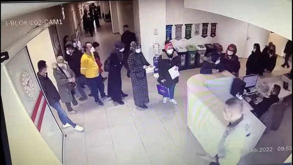 hastanede-sahte-rontgenci-vurgunu-yasli-insanlari-rontgen-cekme-bahanesiyle-dolandirdi-1646809537304.jpg Hastanede sahte röntgenci vurgunu! Yaşlı insanları böyle dolandırdı - 1