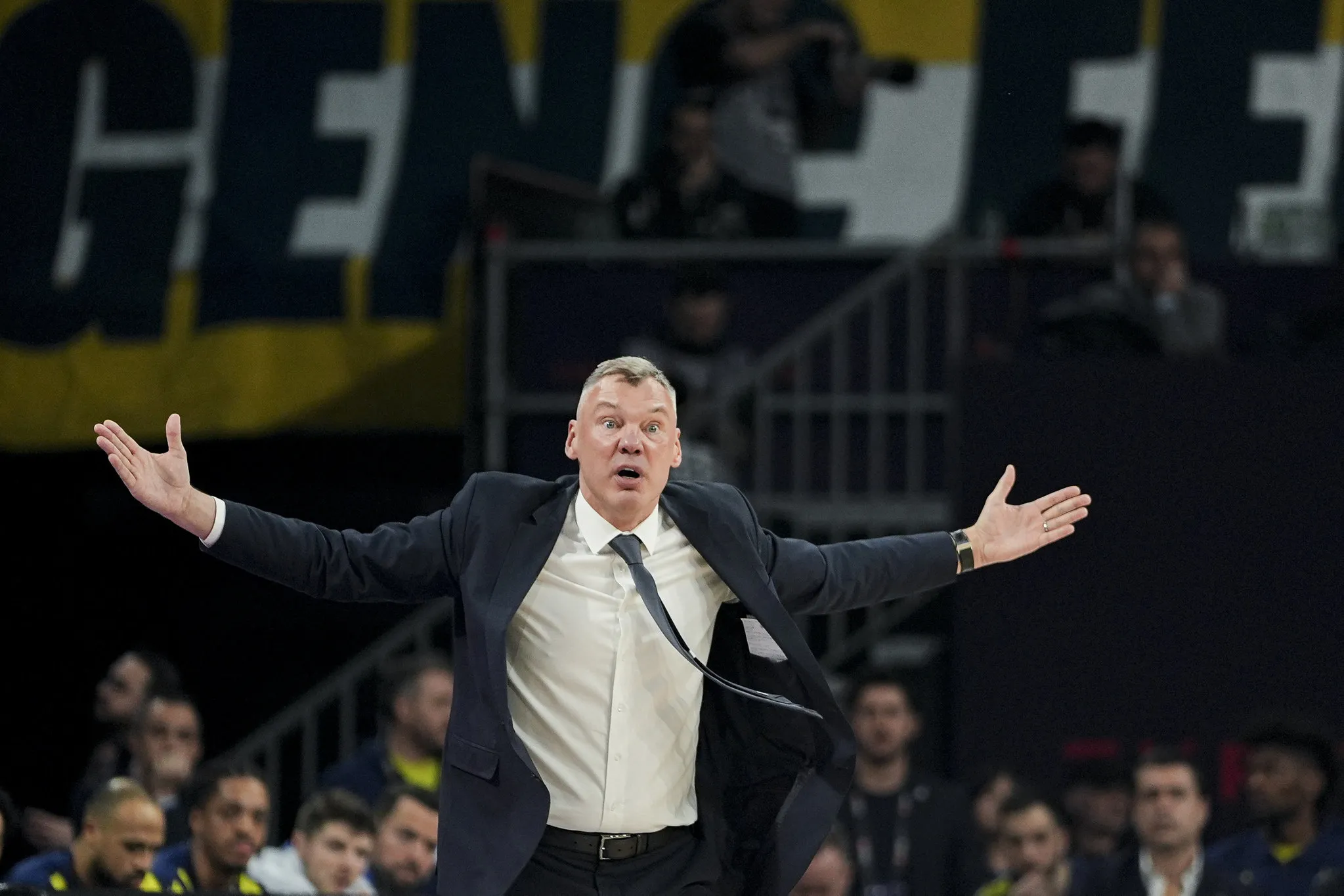 Fenerbahçe Beko’da zamanla yarış: Jasikevicius Dubai’de mahsur mu kaldı?