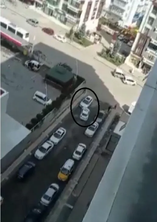 diyarbakirda-ailesiyle-tartisan-genc-mahallelinin-kabusu-oldu-7-araca-bile-bile-carptigi-anlar-kamerada-1648901582151.jpg Diyarbakır’da ailesiyle tartışan genç mahallelinin kabusu oldu! 7 araca bile bile çarptığı anlar kamerada - 3