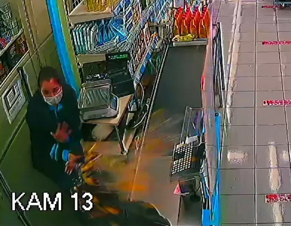 Başına turşu kavanozu yiyen hırsız: Çalışanı tebrik edip kaçtım - 4