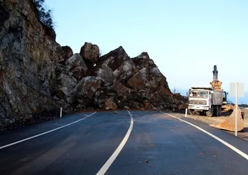 Zonguldak - İstanbul Karayolu'nda heyelan