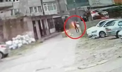 hapisten-cikti-uzerine-benzin-dokup-kendini-yakti-1625746438899.jpg Hapisten çıktı, üzerine benzin döküp kendini yaktı - 3