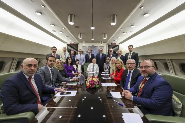 Son dakika: Başkan Erdoğan’dan Azerbaycan dönüşü uçakta gazetecilere önemli açıklamalar