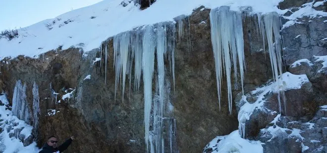 5 metre uzunluğundaki buz sarkıtları şaşırtıyor