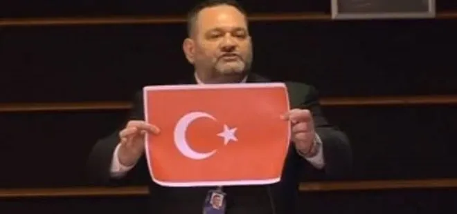 Türk bayrağını yırtan alçak Yunan vekil için AP harekete geçti