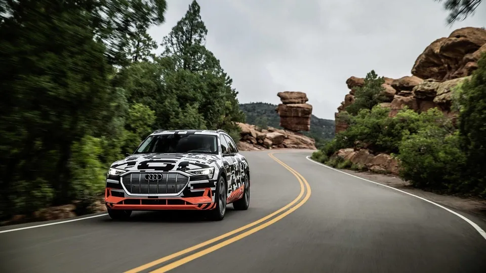 Audi E-Tron'un özellikleri belli oldu! Audi E-Tron ne zaman tanıtılacak?