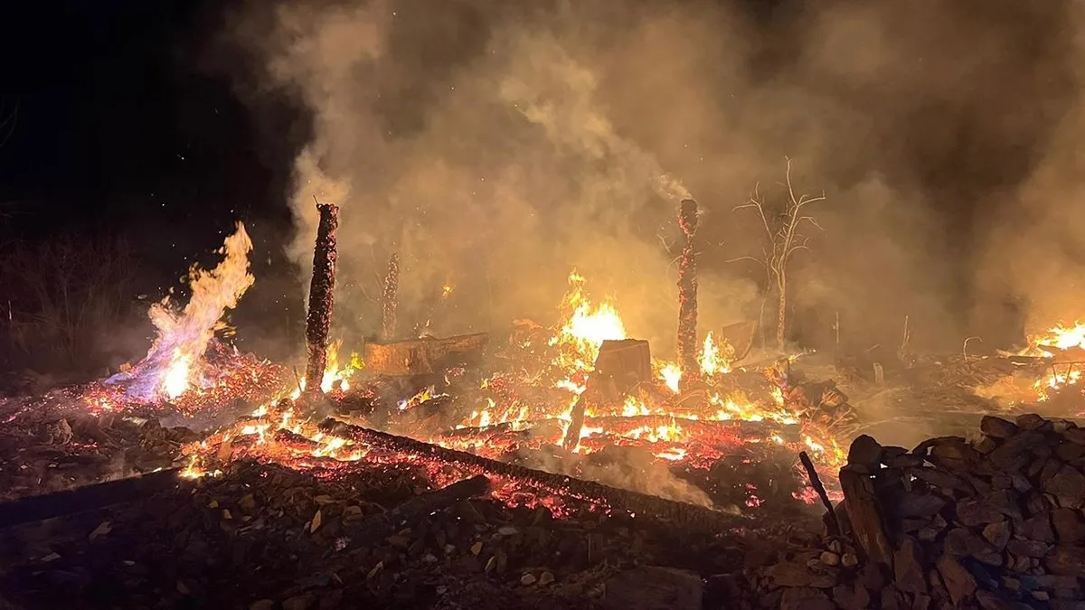Sinop'ta çıkan yangında 5 ev zarar gördü