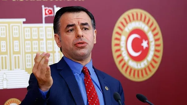 1699166317902.jpg CHP'de Özgür Özel'in genel başkan olması sonrası Barış Yarkadaş'ın o sözleri yeniden gündem oldu! Mesleği bırakacak mı? - 5