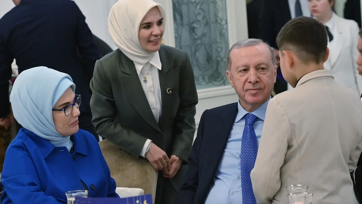 Başkan Erdoğan devlet himayesindeki çocuklarla iftar sofrasında buluştu