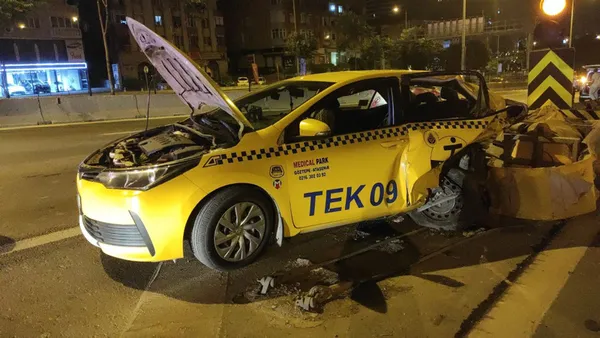 1625195189282.jpg Kaza yaptı aracı olay yerinde bırakıp kaçtı - 1