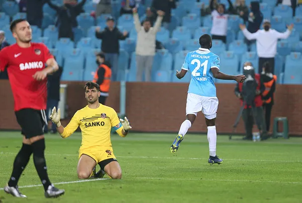 trabzonspor-3-gaziantep-fk-0-mac-sonucu-gaziantep-fk-firtinaya-kapildi-1637608284410.jpg Trabzonspor: 3 - Gaziantep FK: 0 MAÇ SONUCU | Gaziantep FK Fırtına'ya kapıldı - 1