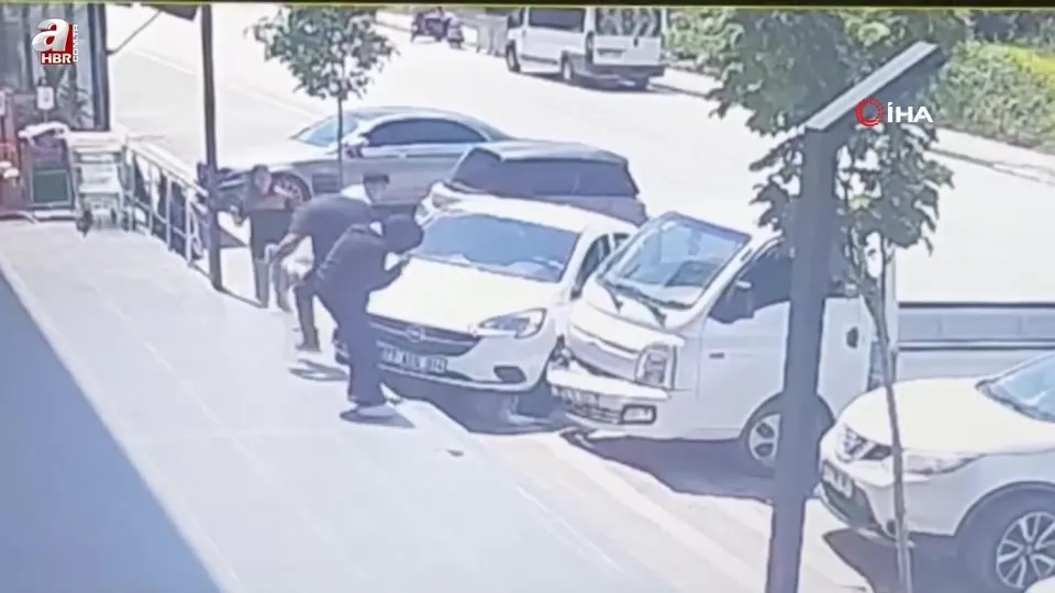 Otomobili park ederken ezdiği öğrenci ağır yaralandı: O anlar kamerada