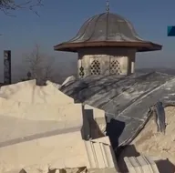 Depremde tarihi yapılar zarar gördü