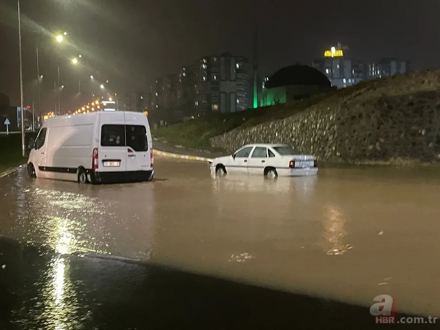 Şanlıurfa’da şiddetli sağanak sonrası sel! Korkunç görüntüler... Belediye Başkanı son durumu A Haber'de anlattı 1