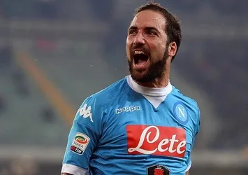 Juventus Higuain'i transfer etti!