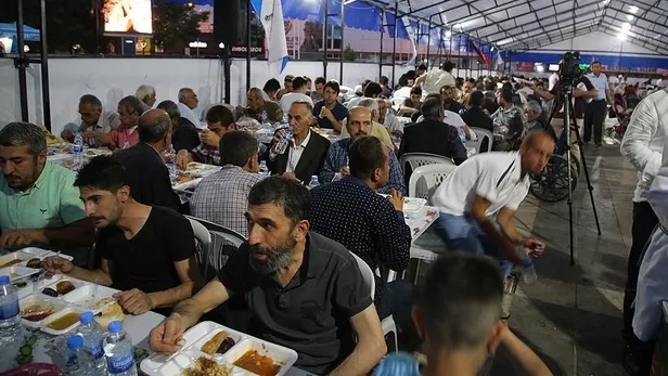 iftar-cadiri-istanbul-2023-ibb-iftar-cadirlari-nerede-ne-zaman-kurulacak-yenikapi-besiktas-kadikoy-uskudar-1679465340923.jpg
