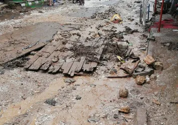 Manisa'da sağanak! 2 ev yıkıldı