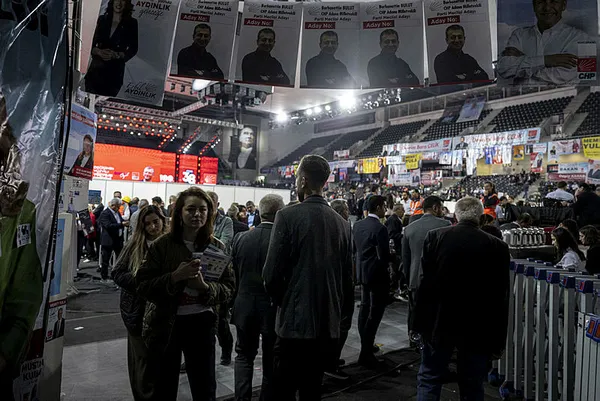 CHP kurultayında PM ve YDK seçiminde Özgür Özel ile Ekrem İmamoğlu arasında büyük pazarlık! Parti Meclisi hangi isimlerden oluşacak?