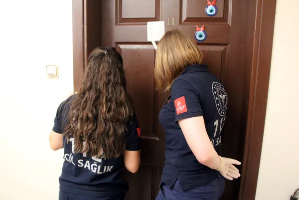 kotu-koku-uzerine-savcilik-harekete-gecti-onlarca-kediyi-vincle-cikardilar-1631710869601.jpg Kötü koku üzerine savcılık harekete geçti! Onlarca kediyi vinçle çıkardılar - 2