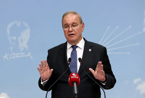 CHP kamera kayıtlarına rağmen algısını sürdürüyor! Faik Öztrak: 15 Temmuz’da Meclis’e ilk bizim vekillerimiz girdi