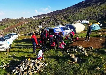 Ağrı'da kayıp dağcıları bulma çalışmaları sürüyor
