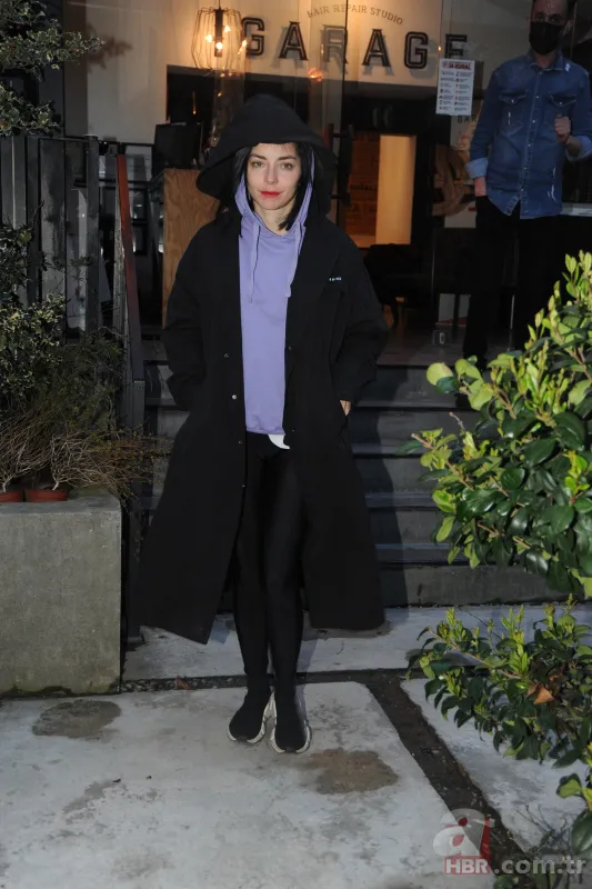 Merve Boluğur’dan aşk bombası! Sevgilisinden ayrılan Merve Boluğur genç şarkıcıyla magazincilere böyle yakalandı 6