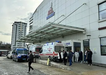 Rüzgar taşıdı 86 öğrenci hastanelik oldu! O ilde göz yaşartıcı gaz paniği