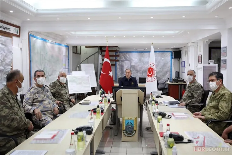 Bakan Akar ve komutanlardan karargahta yoğun mesai! Sabahın ilk saatlerine kadar ışıklar sönmedi 11