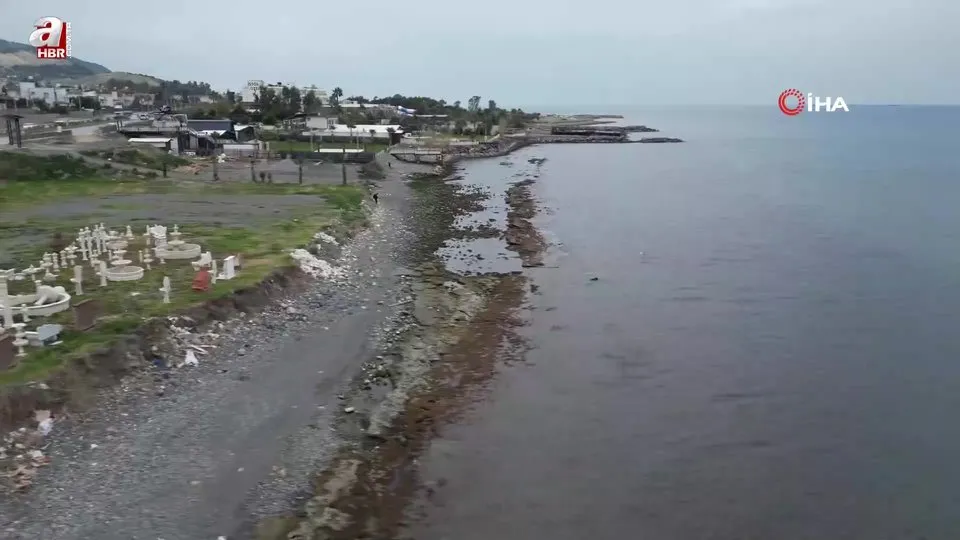 Hatay’da deniz 20 metre çekildi! Ortaya çıkan yarık merak uyandırdı
