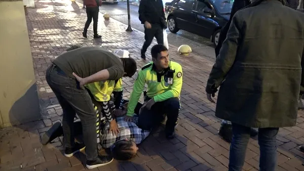 zonguldakta-yan-bakma-kavgasi-saldirgan-polisin-kolunu-isirdi-1665237856403.jpg Zonguldak’ta yan bakma kavgası! Saldırgan polisin kolunu ısırdı - 2
