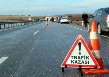 Kontrolden çıkan hafriyat kamyonu devrildi