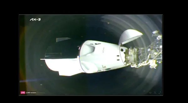 İlk Türk astronot Alper Gezeravcı uzayda şehitlerimizi unutmadı! İstasyon ekibinden tarihi kucaklaşma! İşte ilk sözleri...