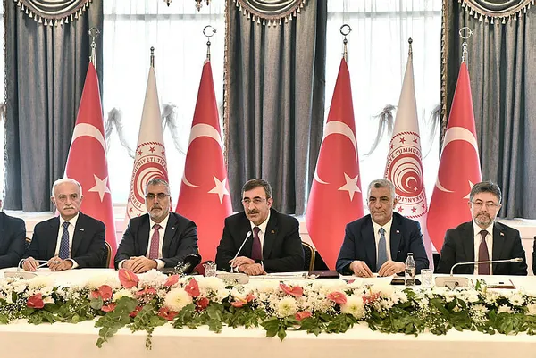 ekonomi-ve-istisare-toplantisi-sona-erdi-cumhurbaskani-yardimcisi-cevdet-yilmazdan-vergi-reformu-mesaji-1691502592178.jpg Ekonomi ve İstişare Toplantısı sona erdi! Cumhurbaşkanı Yardımcısı Cevdet Yılmaz'dan vergi reformu mesajı - 4