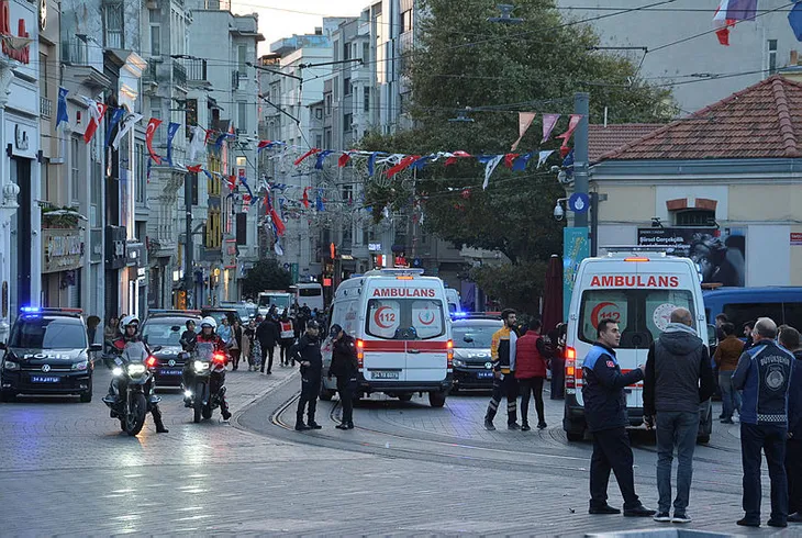 Beyoğlu'ndaki patlama sonrası olay yerinden görüntüler!