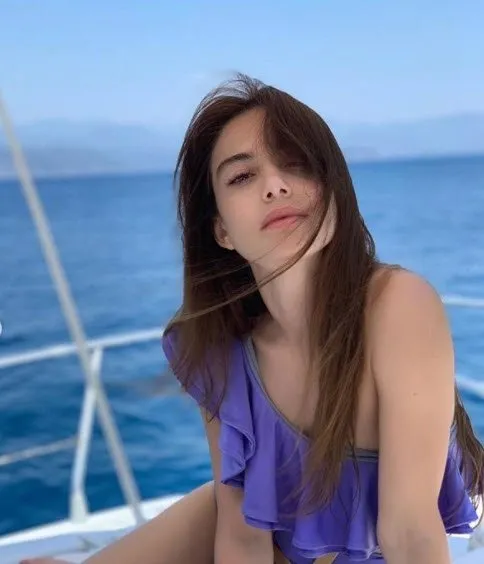 Tuba Büyüküstün makyajsız haliyle olay oldu! Beğeni yağdı