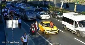 Taksi üstünde yolculuk!