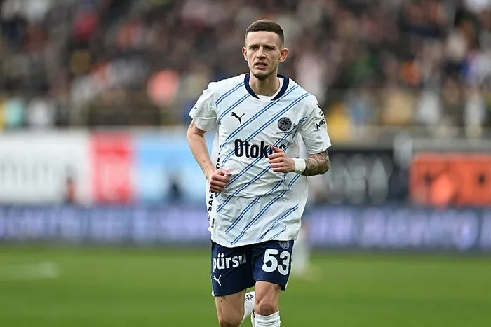 galatasaray-fenerbahce-derbisine-scout-akini-dunya-devleri-yildizlari-izleyecek-1740381045183.jpeg Szymanski 2 senedir bazı ekiplerin takibinde (AA)