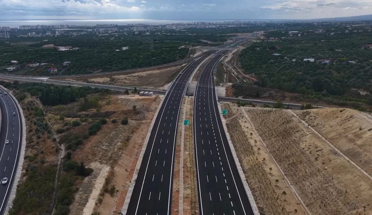 1792213737783.png Çeşmeli-Kızkalesi Otoyolu trafiğe açılıyor: 2,5 saatlik yol 18 dakikaya iniyor - 6