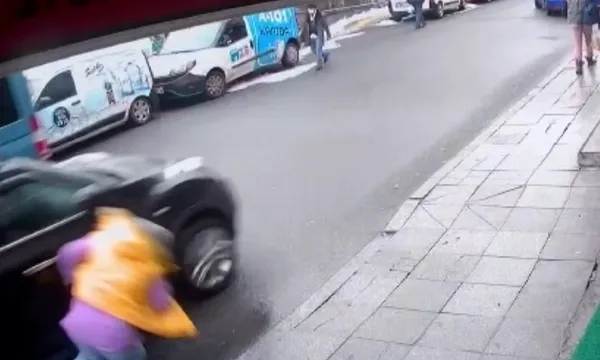 1647585280471.jpg Cep telefonu canından ediyordu! Kaza anı kamerada - 2