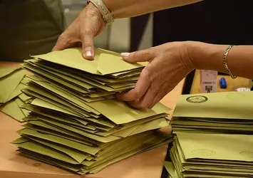 Son gün yarın! Siyasi partilerin milletvekili aday listelerini YSK'ya sunmaları için süre doluyor