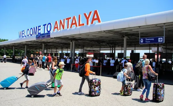 Başkan Erdoğan'ın diplomasi başarısı meyvelerini verdi! Tükiye'ye 8 ayda 32 milyon 500 bin turist geldi - 2
