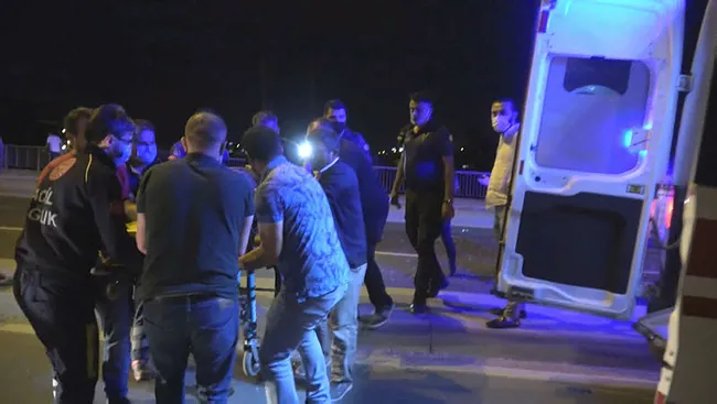 istanbulda-yoluna-karsisina-gecmek-isteyen-kisi-aracin-carpmasi-sonucu-hayatini-kaybetti-1622268727314.jpg İstanbul'da yoluna karşısına geçmek isteyen kişi aracın çarpması sonucu hayatını kaybetti - 3