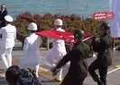 Atatürkü temsil eden bayrak karaya çıkartıldı